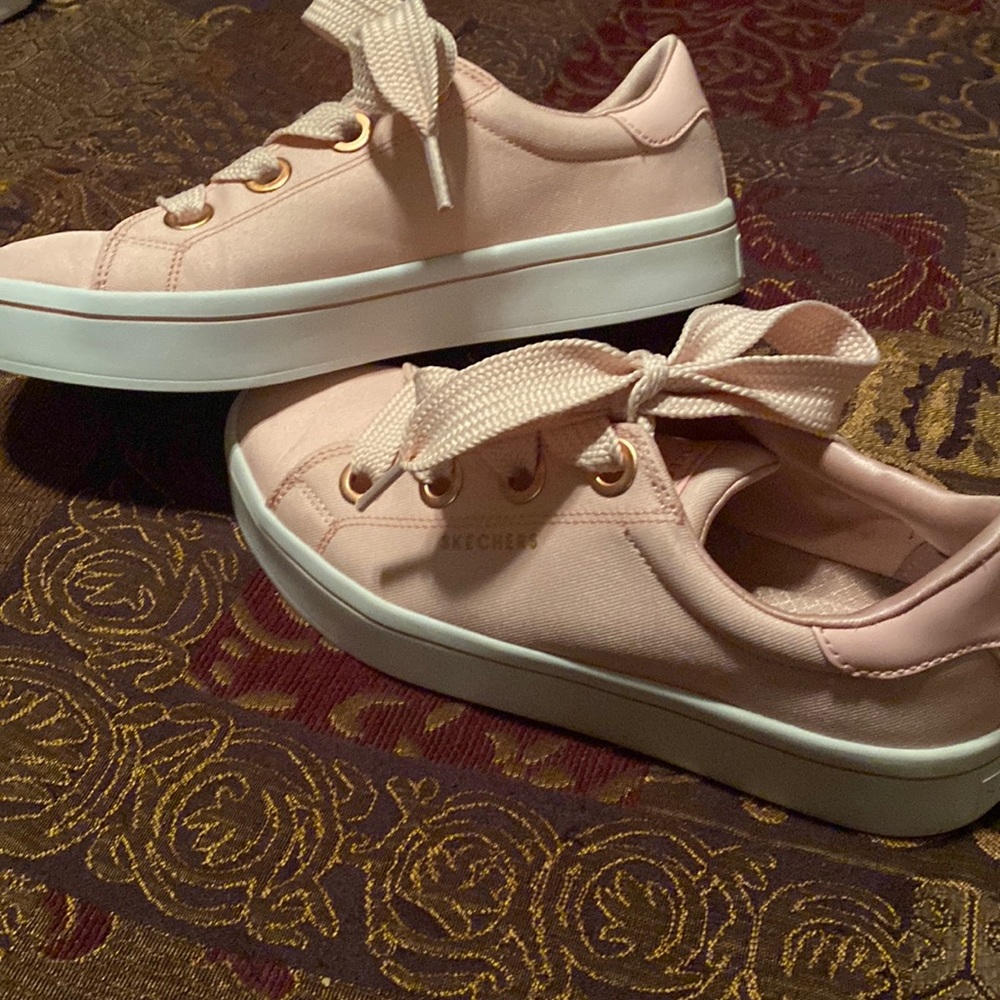 Skechers Wide Lace Sneaker